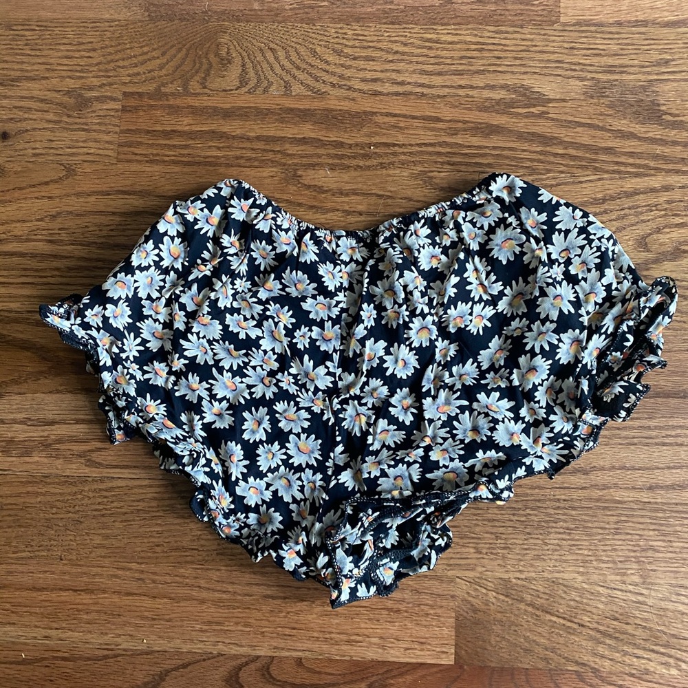 Brandy Melville Daisy Print Ruffle Shorts